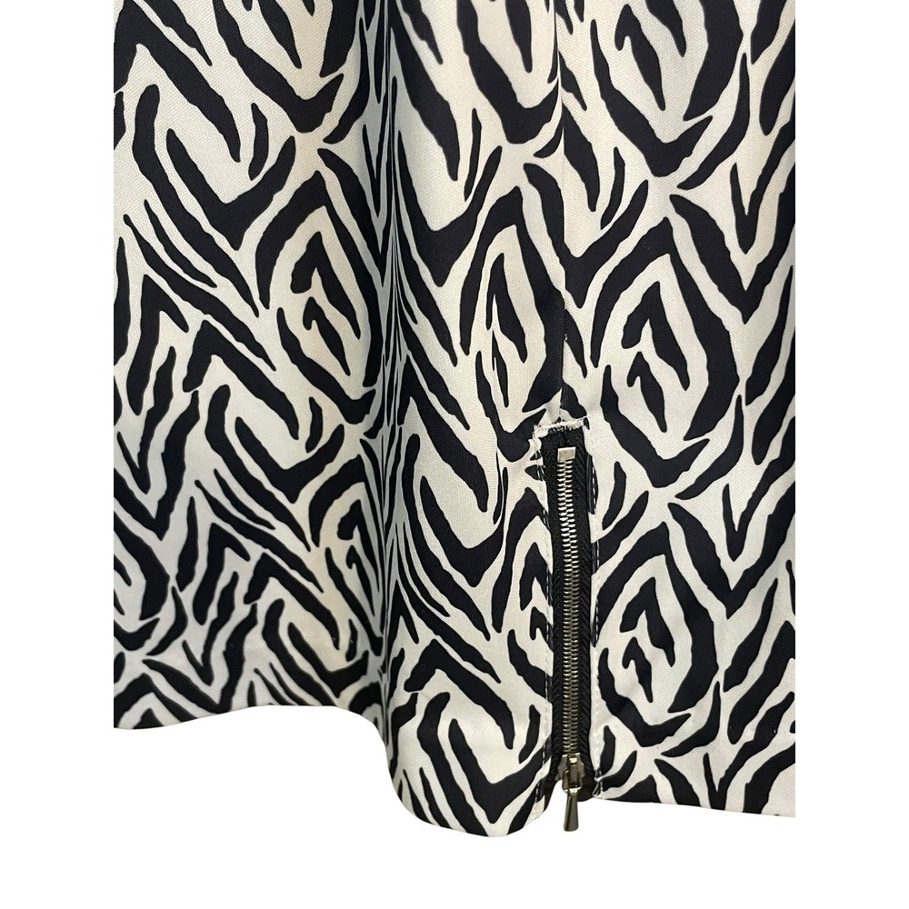 gg blue women golf skort Size Medium Black-And-White Design - Picture 2 of 7